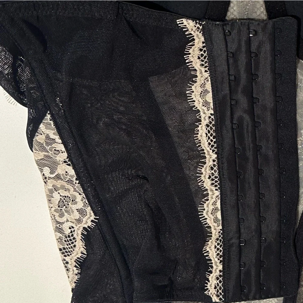 jezebel Elegant Lace bustier top in Black and Cream lace 34C - Picture 4 of 6
